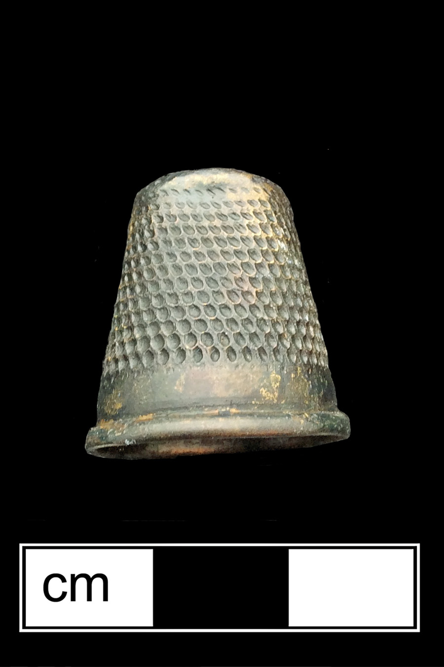 Image of copper alloy thimble, deep drawn, dotted knurlings, dotted crown knurlings.