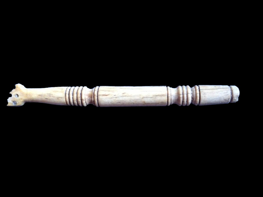 Image of bone toothbrush handle, Stick type.