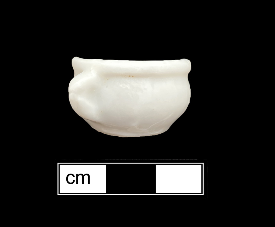 Image of European hard-paste porcelain toy chamberpot.