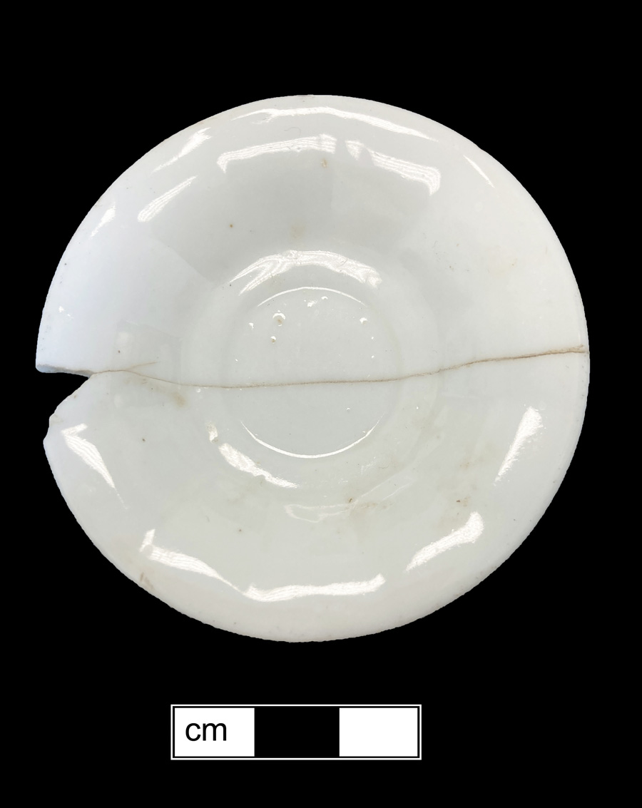 Image of European hard-paste porcelain toy saucer.