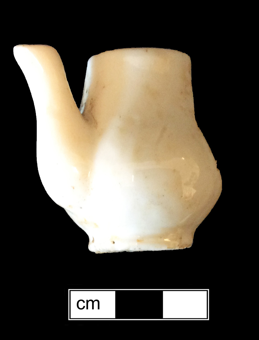 Image of European hard-paste porcelain toy dish.