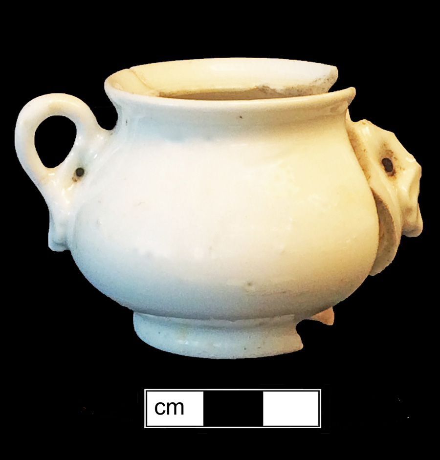 Image of European hard-paste porcelain toy sugar dish.
