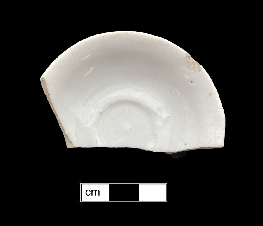 Image of European hard-paste porcelain toy saucer.