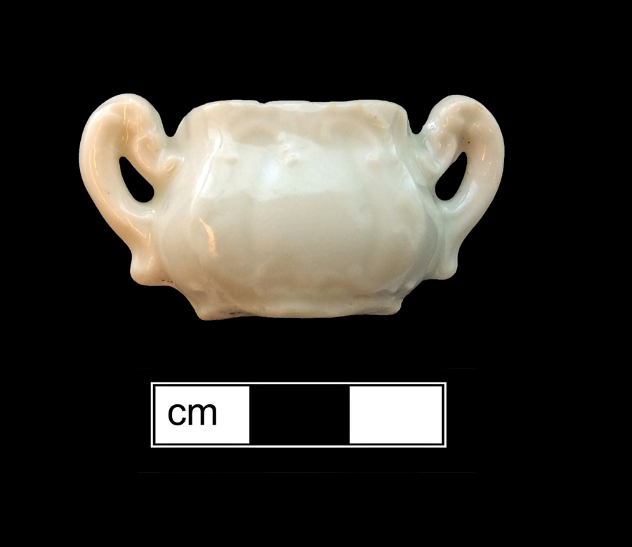 Image of European hard-paste porcelain toy sugar dish.