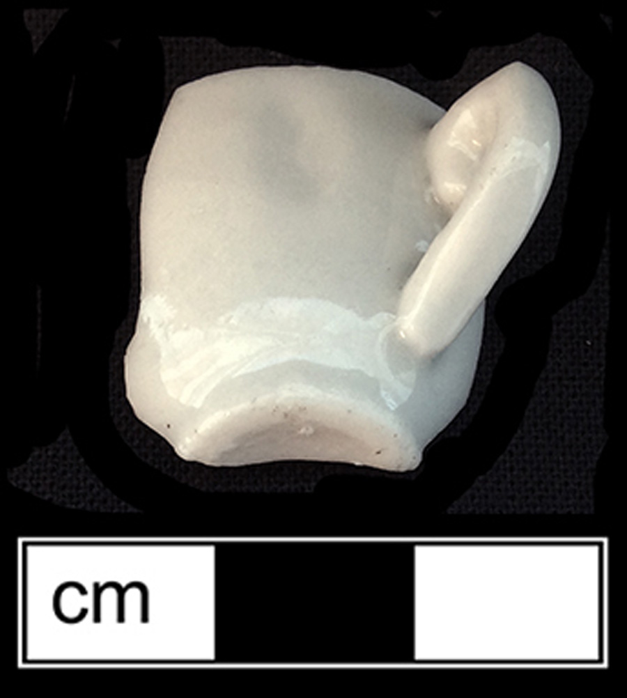 Image of European hard-paste porcelain toy dish.
