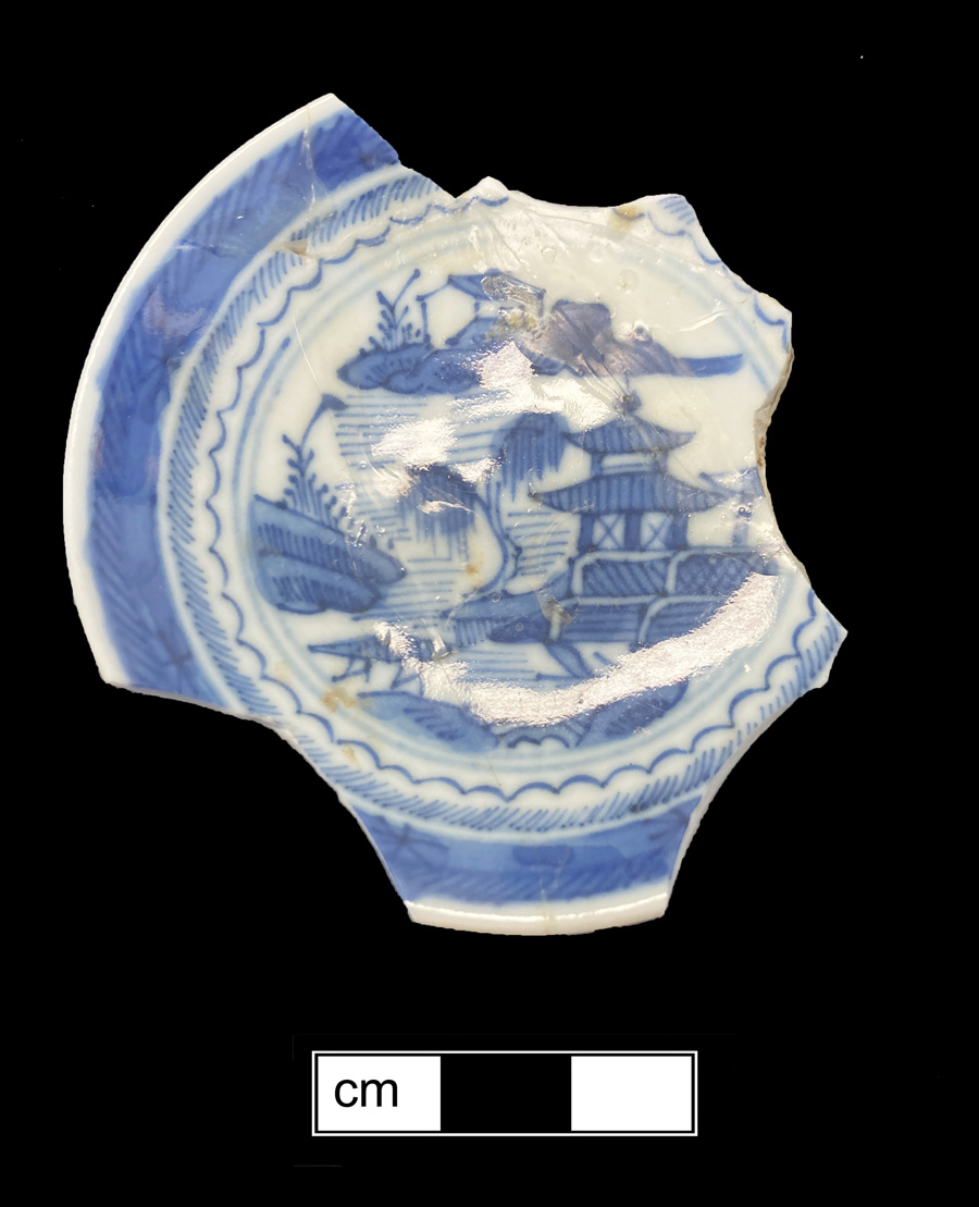 Image of Chinese hard-paste porcelain toy dish.