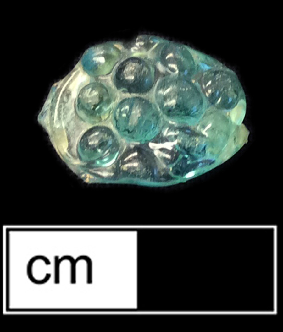 Image of colored glass vessel, hot glass decoration, Facon de Venise glass.
