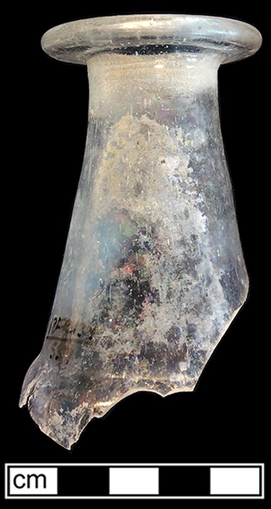 Image of colorless glass decanter.