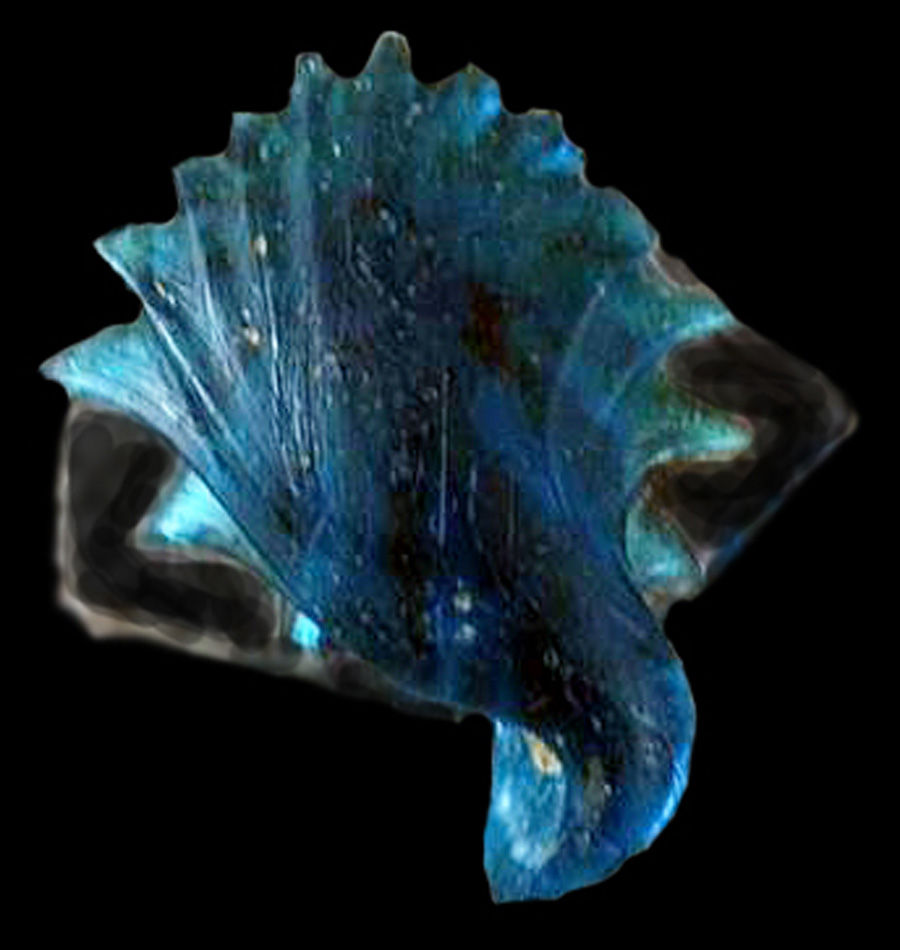 Image of colored glass comet beaker, hot glass decoration, Facon de Venise glass.