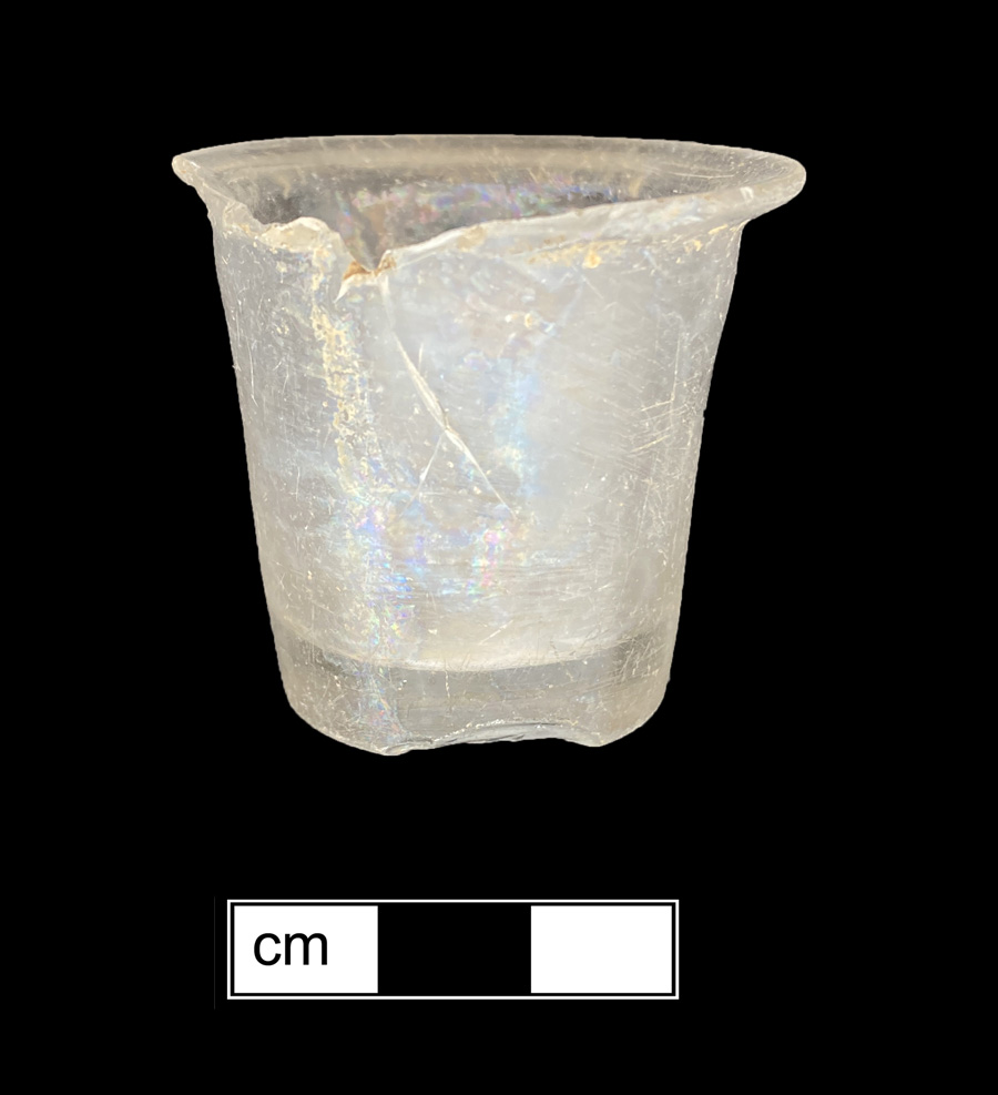 Image of colorless glass wine rinser.