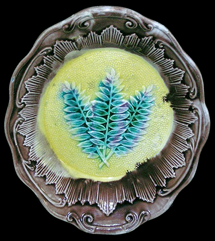 Complete plate shown on right with the same pattern in a different color - from http://etruscanmajolica.blogspot.com/2015/04/the-majolica-of-arsenal-pottery.html 