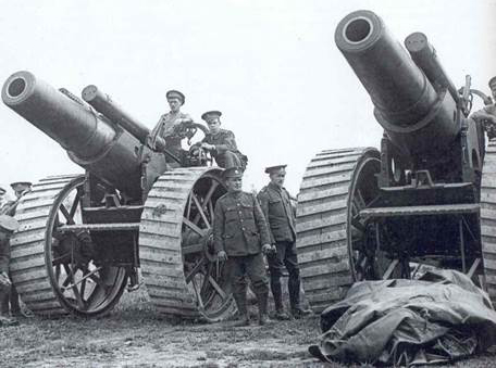 Cast lead alloy WW1 soldier manning a large gun, from 18PR982.